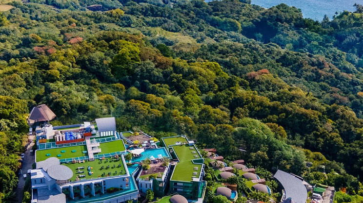 Crest Resort & Pool Villas